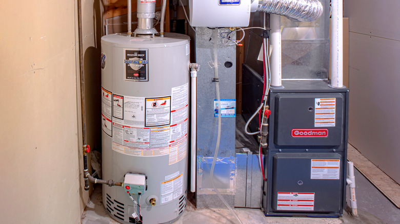 Bir evde Bradford beyaz gazlı su ısıtıcısı