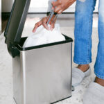 Tiktok'un dahi ipucu, çöpünüzün dibini temizlemeyi bir esinti yapabilir