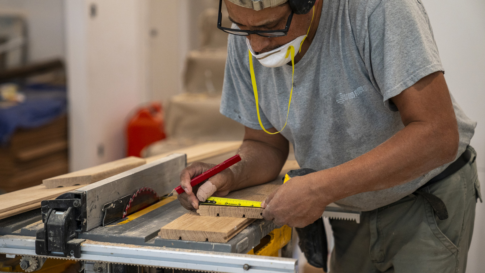 Herhangi bir ahşap zemin restorasyon projesinden önce her zaman yapmanız gereken tek şey