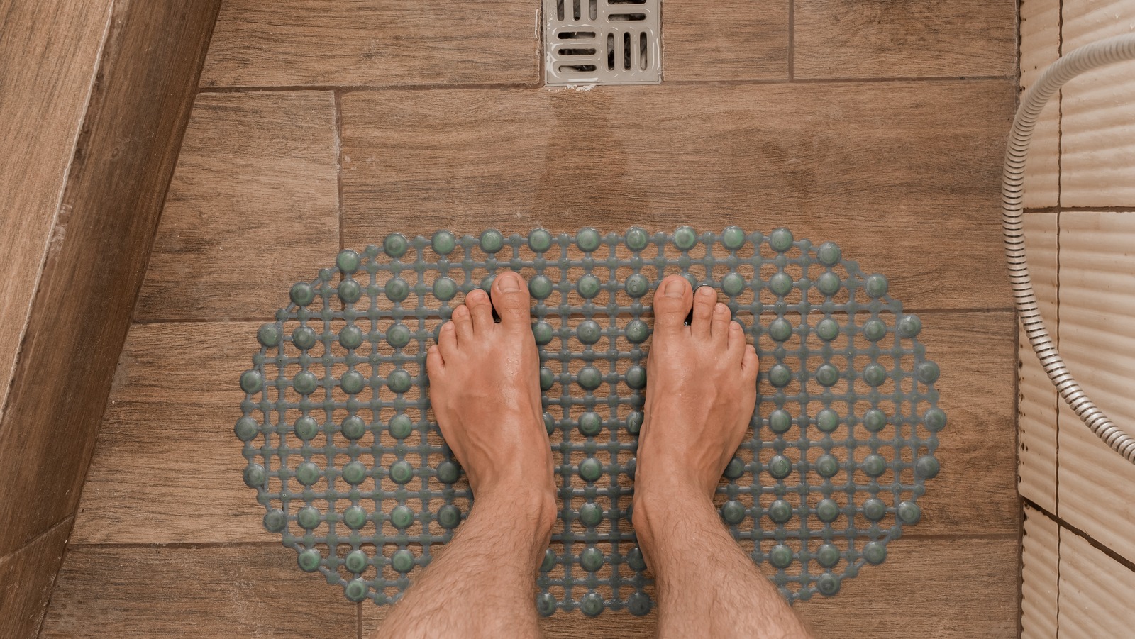 Ev dekor için dolar ağaç banyo paspasları kullanan 8 yaratıcı diyler