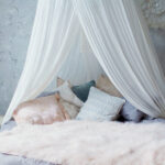 Kendinize bir DIY gölgelikle hak ettiğiniz prenses yatağını verin