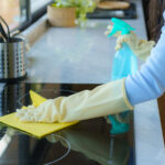 Bu mutfak karmaşasını temizlemek için neden sirke kullanmak kaçınmak için bir hatadır