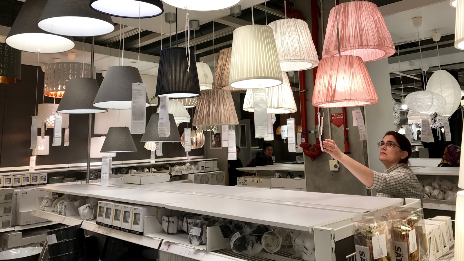 Alışveriş yapanlara ve incelemelere göre asla satın almamanız gereken uygun fiyatlı IKEA lambası