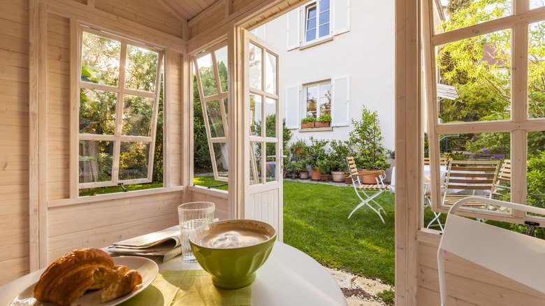 Bahçe İçinde Kahvaltı ile