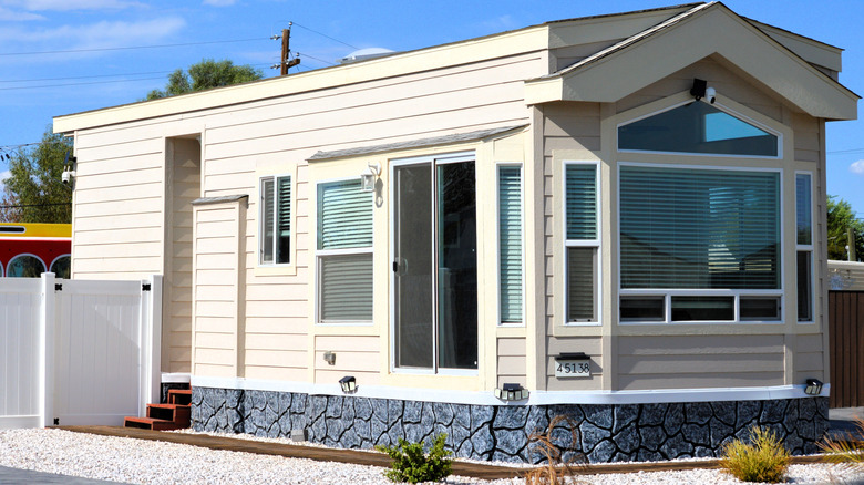 Bir topluluktaki bir temelde küçük