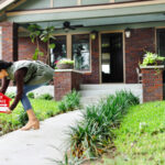 Çiçekleri sahneleme evinizin yeniden satış değerini nasıl artırabilir (ve uygun bir şekilde yapılabilir)