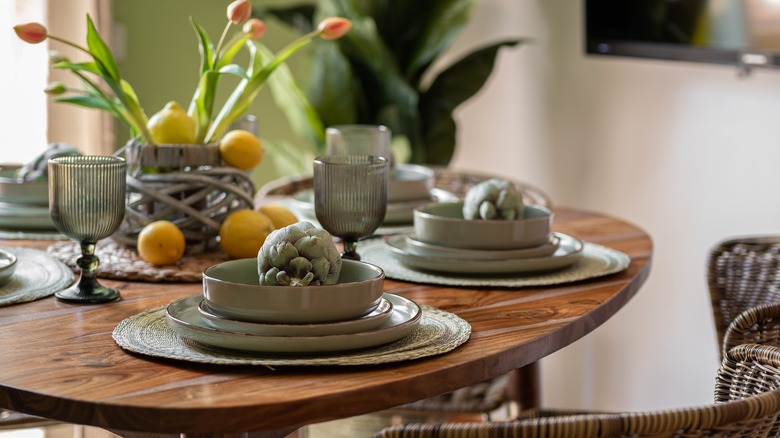 Mavi-Yeşil Camlı Taş Takımlı Küçük Ahşap Masa Seti