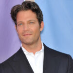 Nate Berkus yeni bir halı koleksiyonu başlattı ve tasarımları önemli bir stil ipucunu ortaya koyuyor