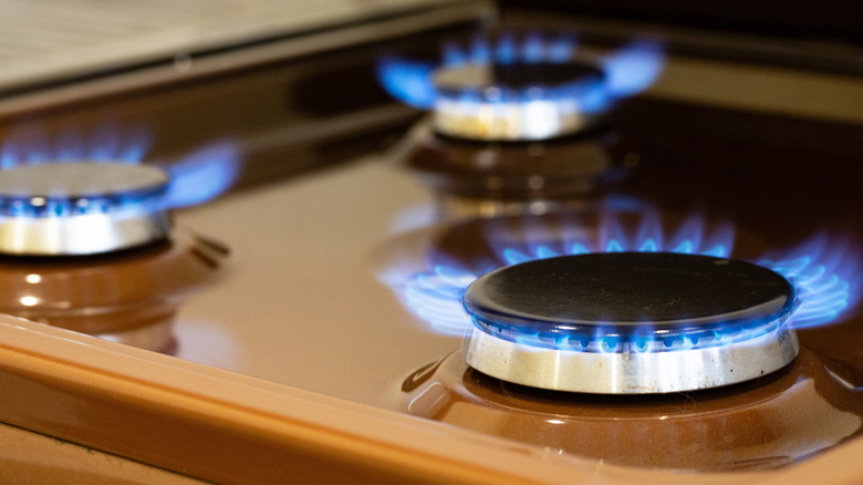 Alevli gaz sobası brülörleri