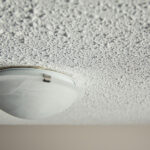 Çirkin patlamış mısır tavanlarını örtmek için gözden kaçan çözüm