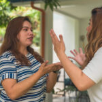 Ev sahibi 'dost' komşu peyzaj anlaşmazlıklarını kıvılcımdan sonra tavsiye arıyor