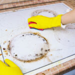 Kalıcı gres lekeleri ile mücadeleye yardımcı olabilecek iki mutfak eseri