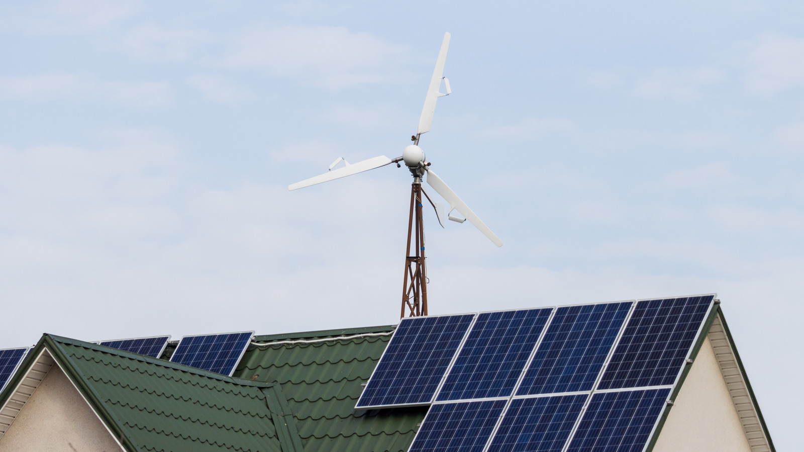 Rüzgar Power vs Güneş Enerjisi: Hangi enerji kaynağı ev sahipleri için daha verimlidir?