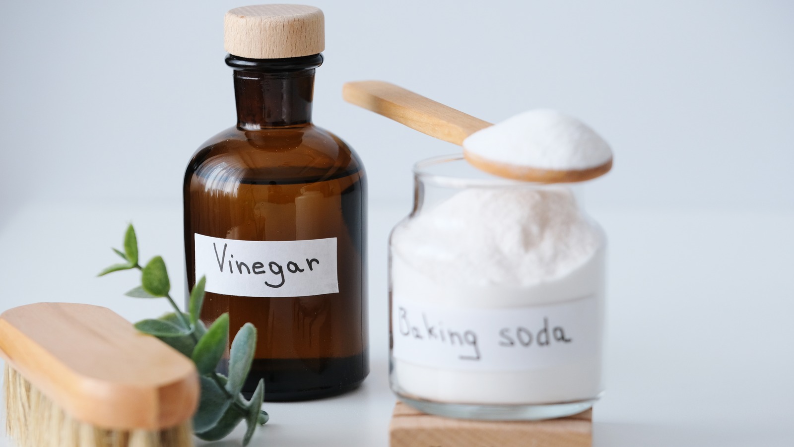 Sirke vs kabartma tozu: En iyi doğal temizleyici nedir?