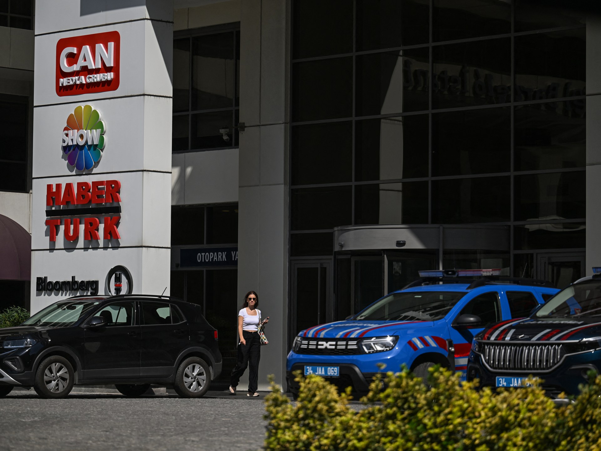 Turkiye savcıları 'sahtekarlık' soruşturmasının bir parçası olarak medya holdingini ele geçiriyor