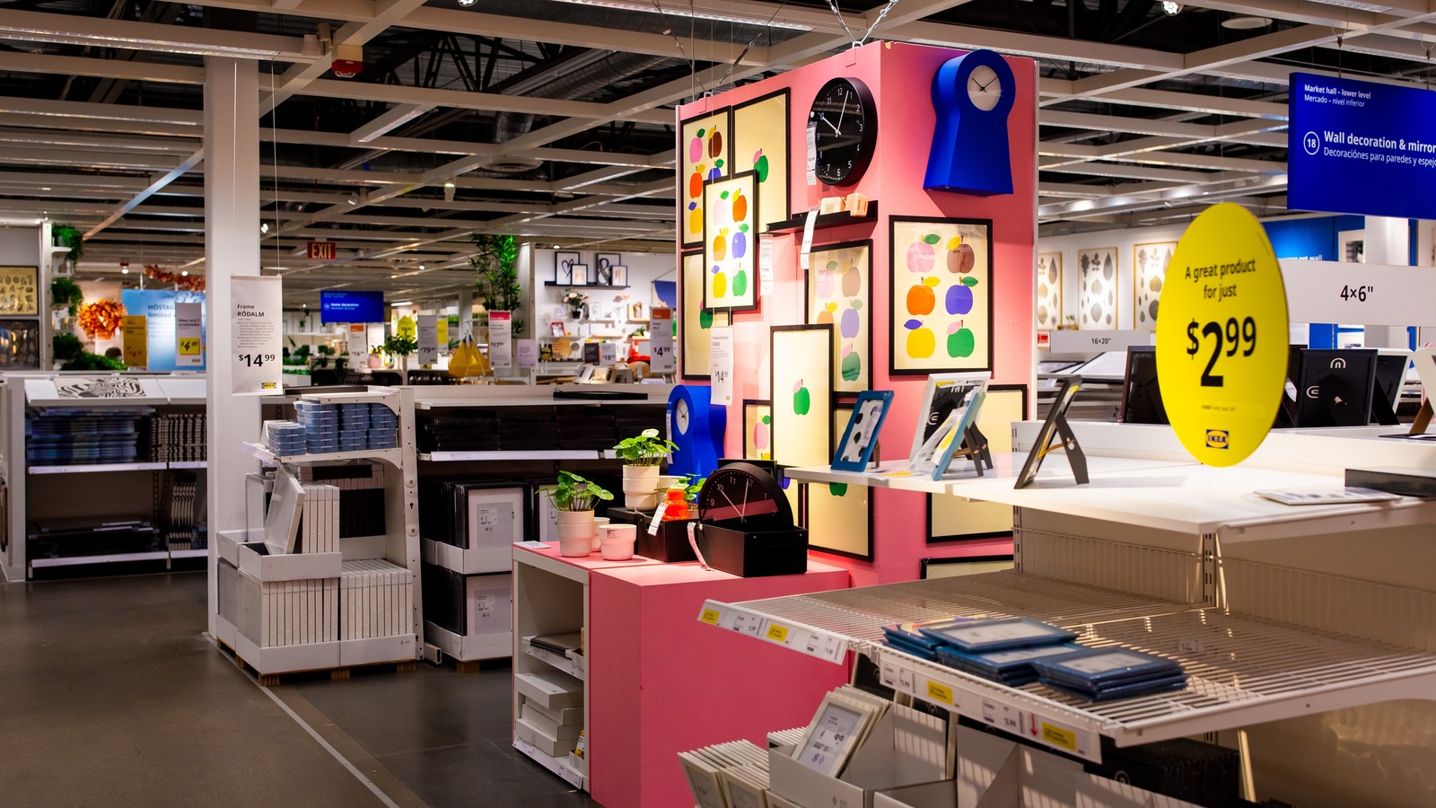 Şık ve fonksiyonel sehpa dekoruna gerekli bir IKEA ofisini çevirin
