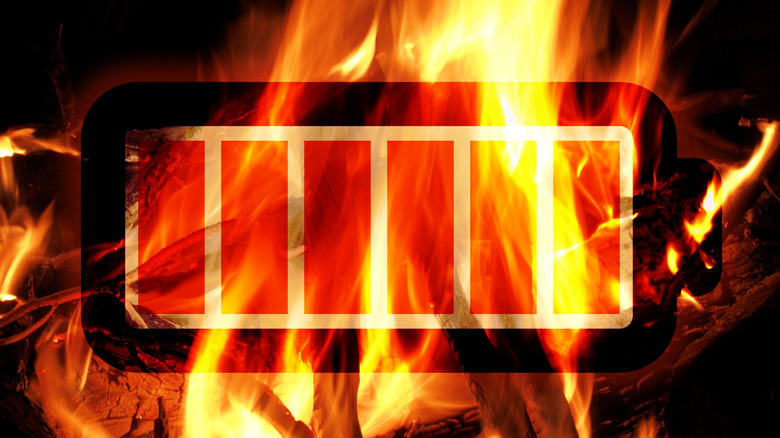 Yanan bir lityum iyon pil