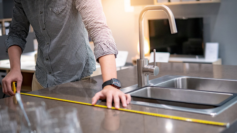 Karşılaştırma ile karşı alanı ölçen biri