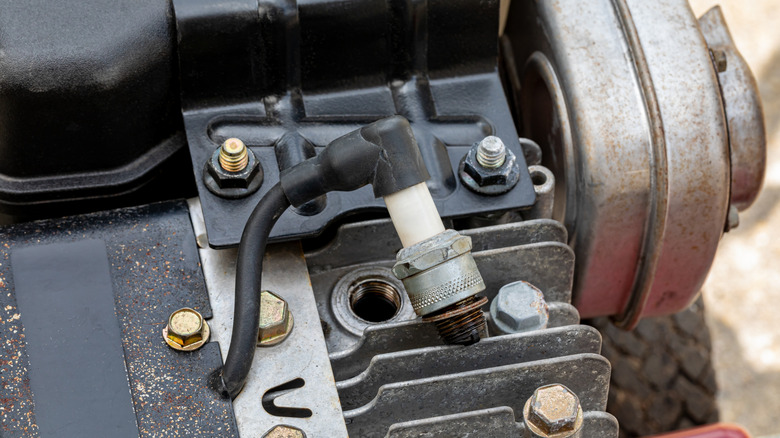 Çim biçme makinesinden buji kaldırıldı