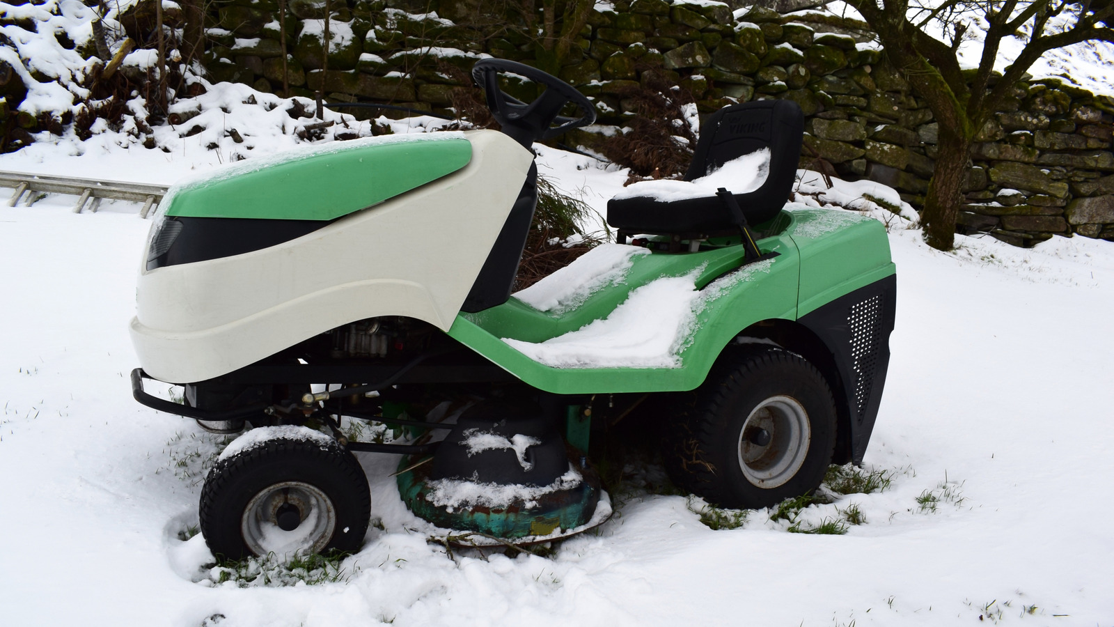 Çim biçme makinenizi kışlaştırmanın ve bahara kadar korumanın 10 yolu