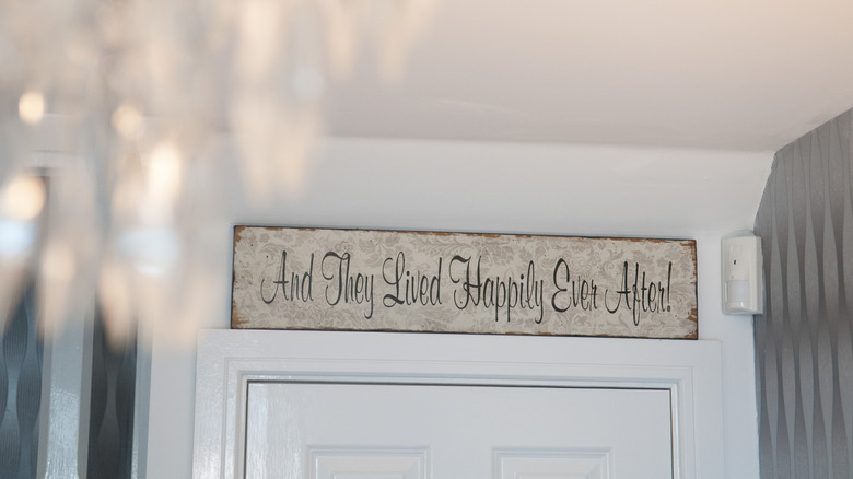 İfade ile bir kapının üzerinden imzalayın 