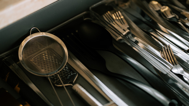 Silverware çekmecesinin kapatılması