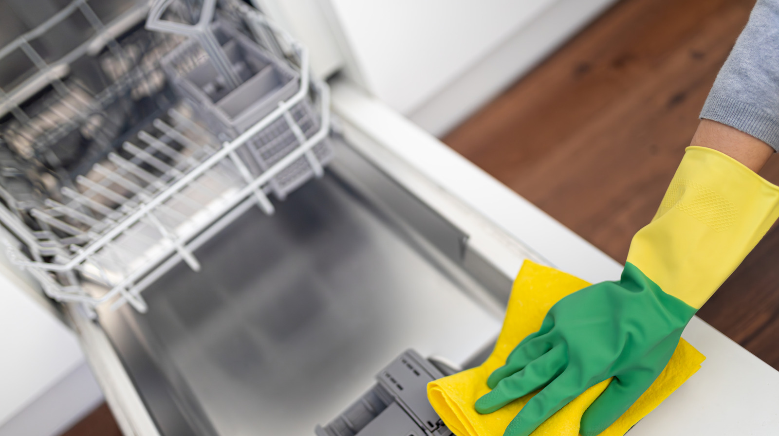 Mutferinizde temizlenmeniz gereken 12 kirli nokta