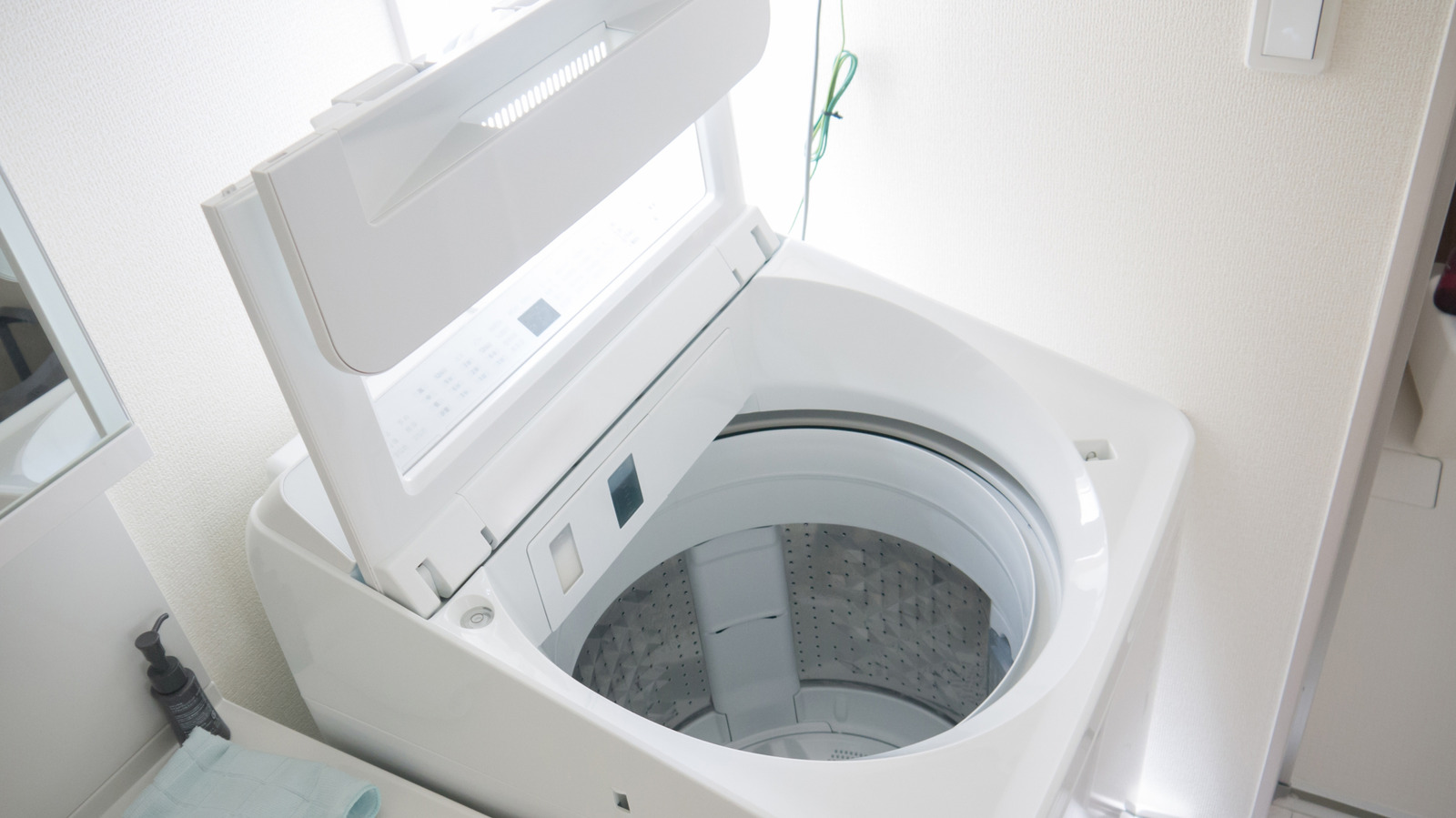 Yeni gibi parlayacak şekilde üst yüklü bir çamaşır makinesi nasıl temizlenir