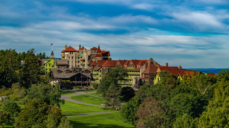 New Paltz'da Viktorya tarzı bir kale tesisi