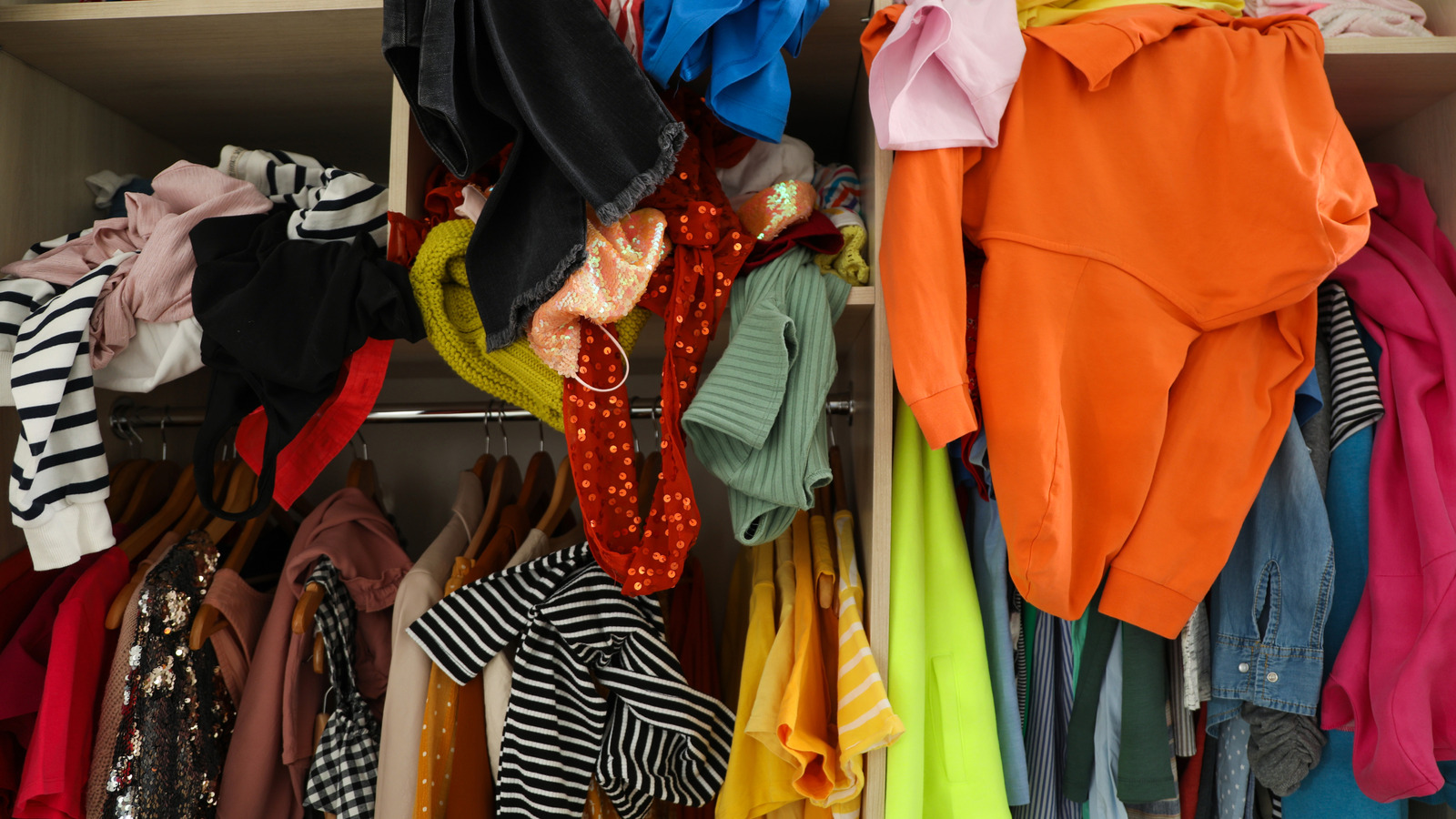 Dolabınızdaki İki Basit Sepetle Dağınıklığı Giderme Hedeflerinize Ulaşın