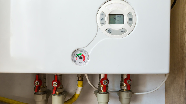 Modern bir gaz kazanının dijital kontrolleri