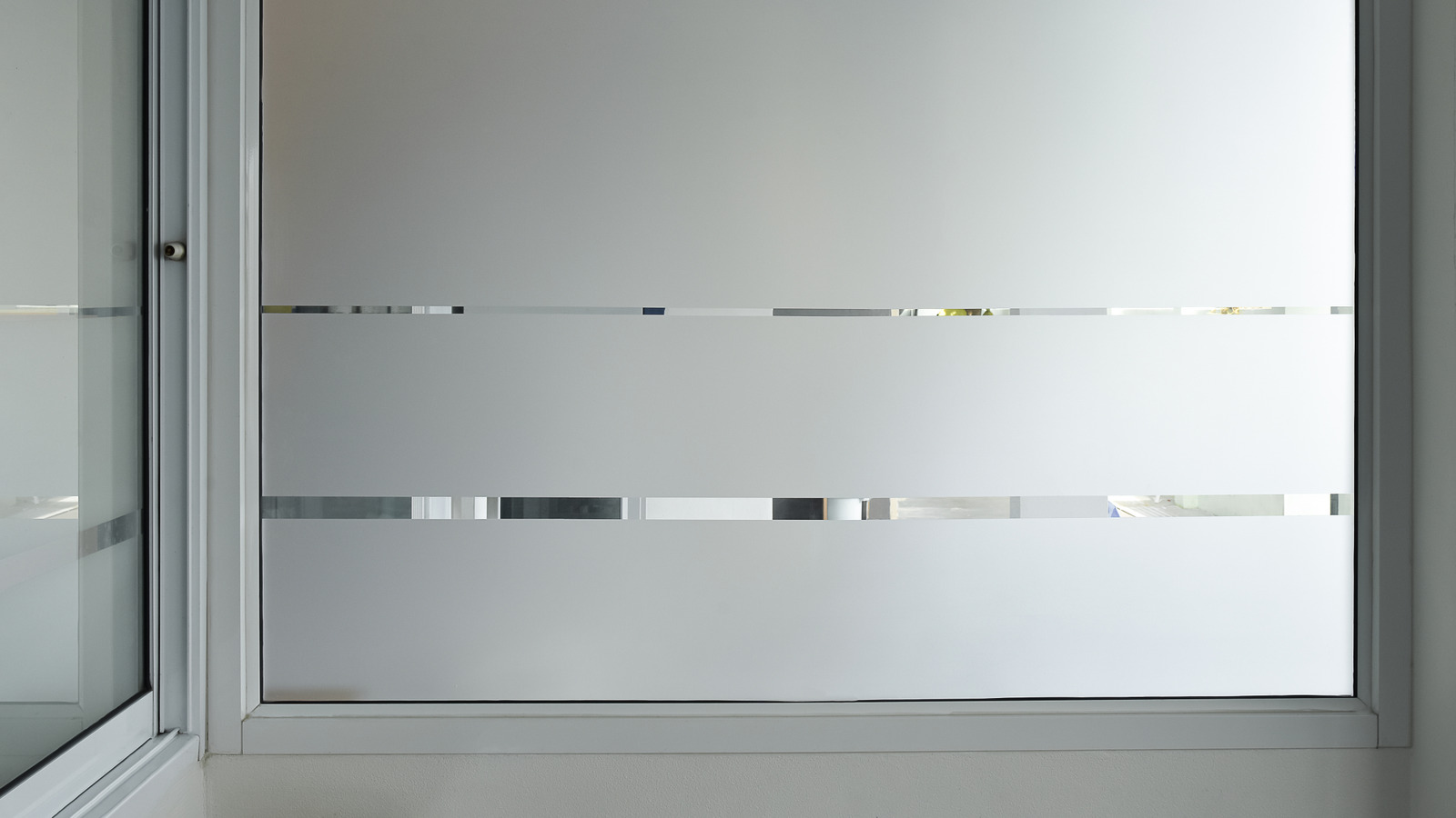 Buzlu Camı Temizlemenin En İyi Yolu