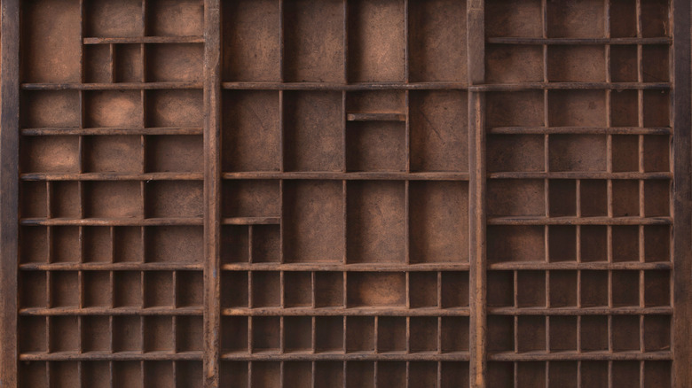 Antika ahşap yazıcı tepsisi