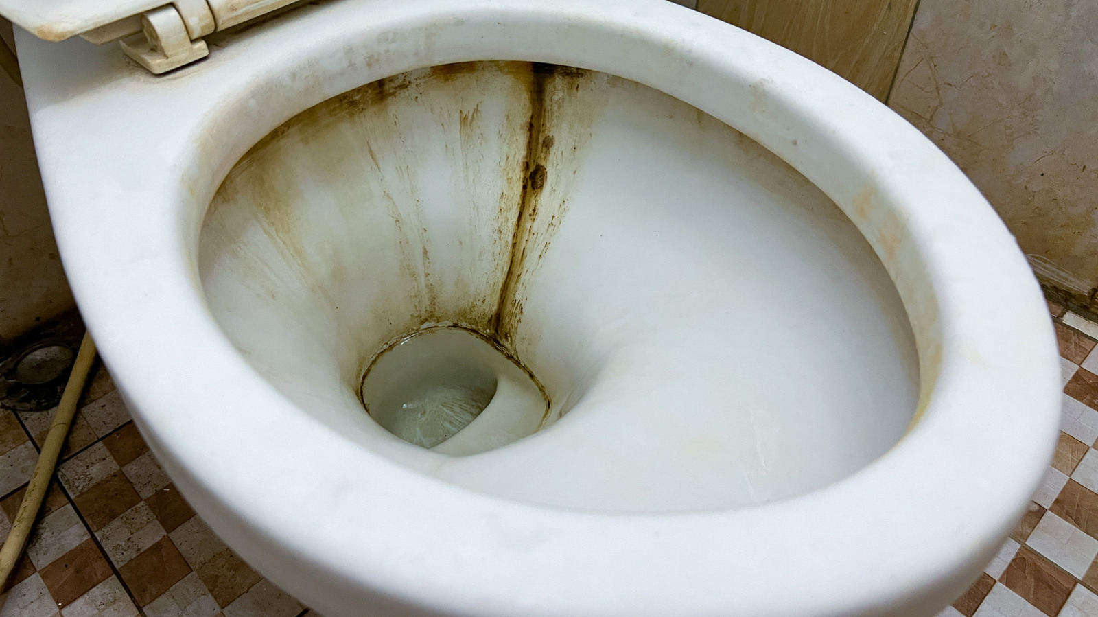 Tuvalet Temizlemeyi Kolaylaştıran Kağıt Havlu Hilesi