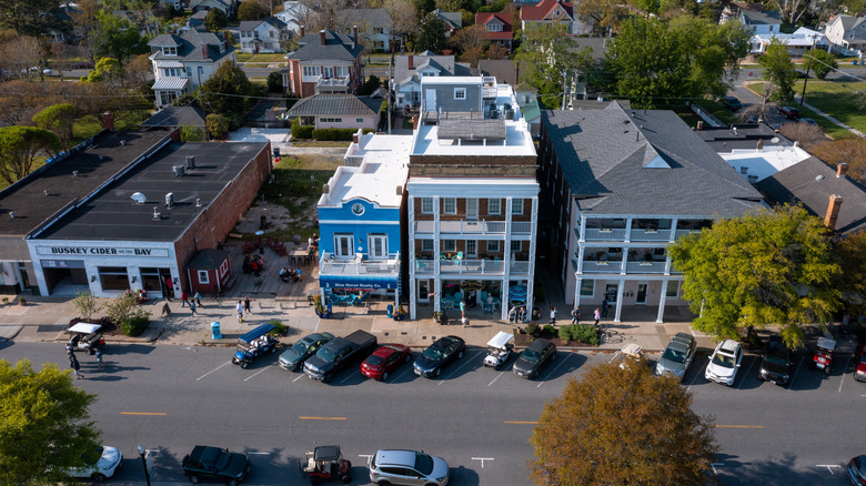 Cape Charles, Virginia şehir merkezinin drone görüntüsü.