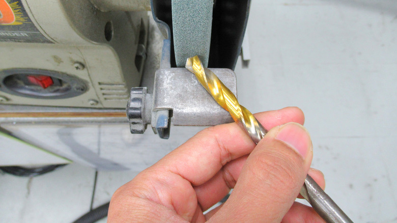 kör bir matkap ucunu keskinleştirmek