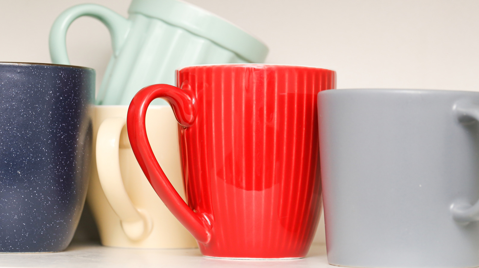 Mutfağınızda Kupa Saklamak İçin Mükemmel Olan Az Kullanılan Alan