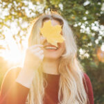 Düşen Yaprakları Güzel Ev Dekoruna Dönüştürmenin Basit Yolu