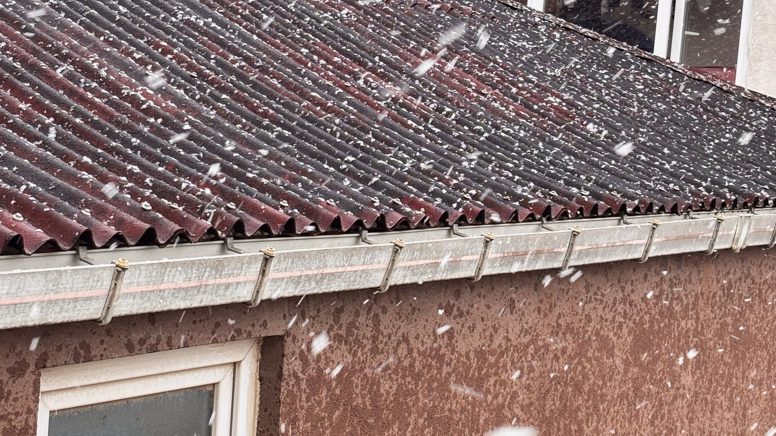 Çatınız için Ne Kadar Kar Çok Fazla? Ve Nasıl Hazırlanır?