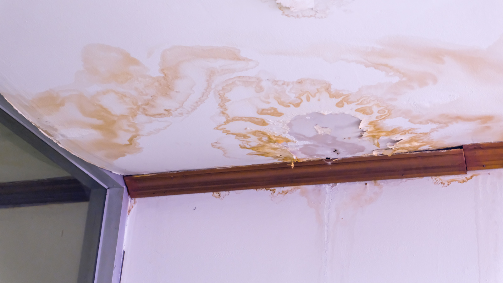 Sızdıran Tavanın Kaynağı Nasıl Belirlenir?