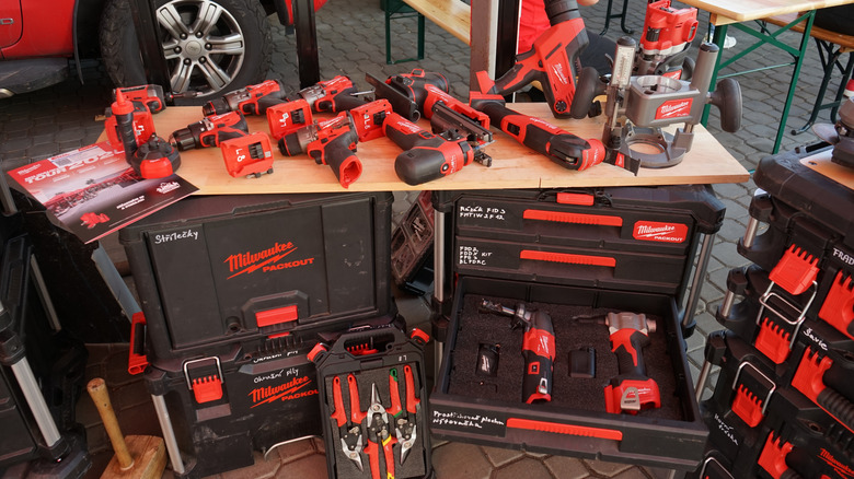 Milwaukee elektrikli el aletlerinin sergilenmesi