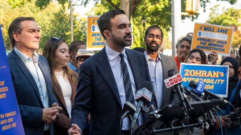 Mamdani, Ekim 2025'te Queens' Travers Park'ta bir miting düzenliyor