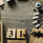 Uygun Fiyatlı Bir Dolar Ağacı Kendin Yap ile Üst Düzey Görünen Renkli Asılı Hayalet Dekor Yapın