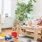 Şık bir IKEA KALLAX Depolama Hilesi ile Oturma Odası Dağınıklığına Elveda Deyin