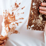 Çikolatayı Kıyafetlerden Kolayca Nasıl Çıkarırsınız?