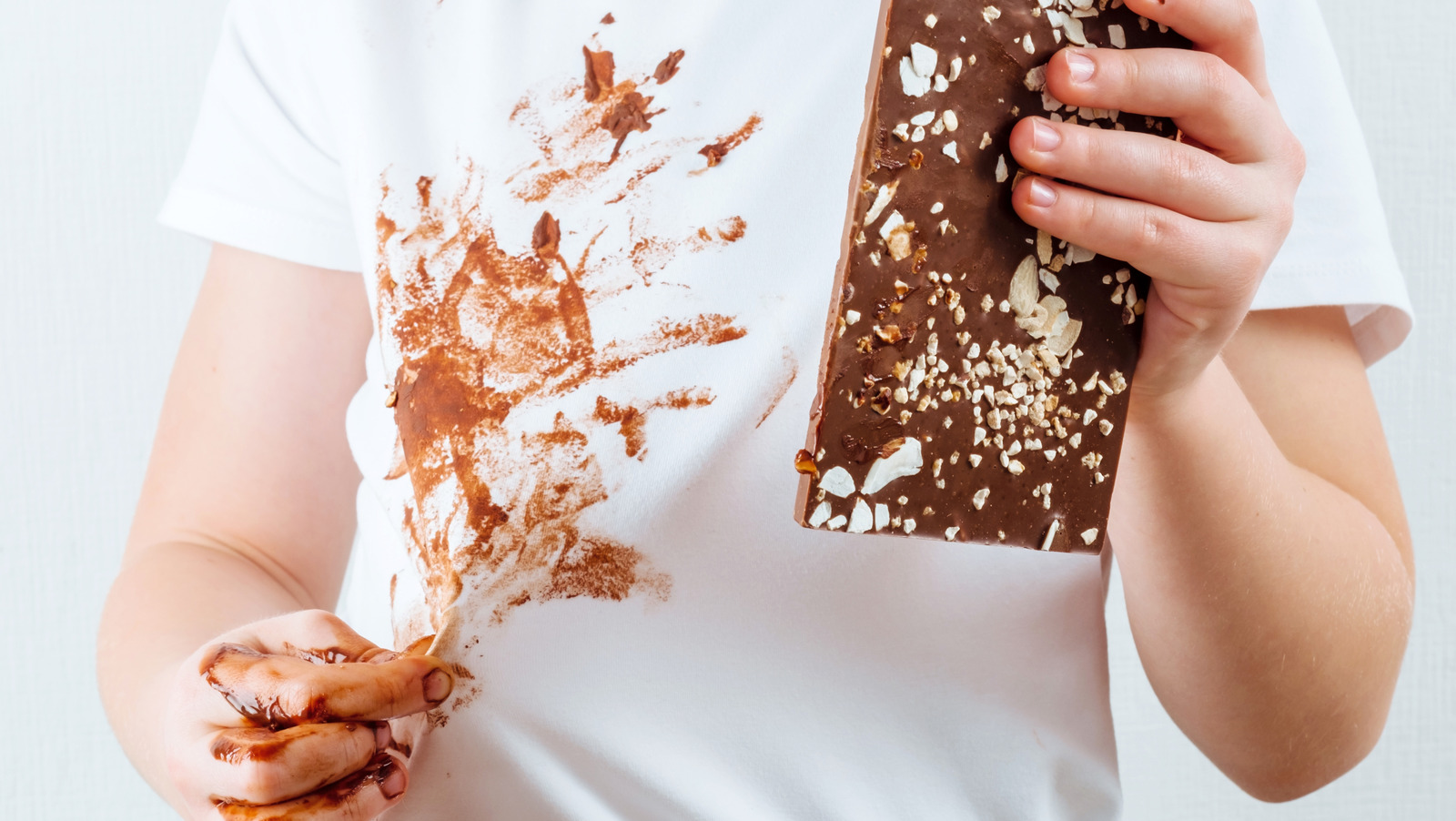 Çikolatayı Kıyafetlerden Kolayca Nasıl Çıkarırsınız?