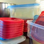 Eski Bir Plastik Konteyner Kapağını Kolay Bir DIY ile Benzersiz Tezgah Düzenleyicisine Dönüştürün