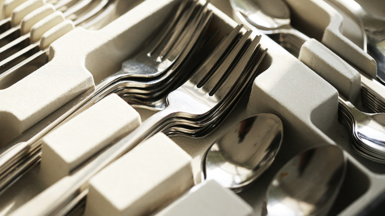 paslanmaz çelik çatal ve kaşıklar