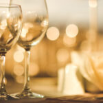 İşte Tasarruflu Şarap Bardaklarını Cadılar Bayramı Dekorunda Nasıl Kullanacağınız