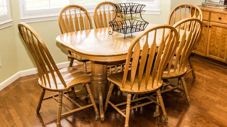 Sömürge Amerikan tarzı yemek takımı